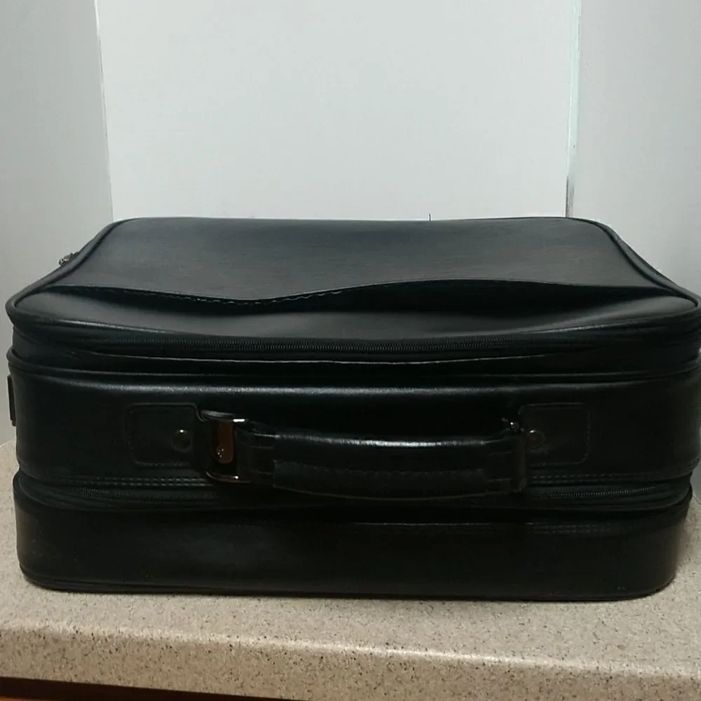 .Samsonite Vinyl Laptop Carry on